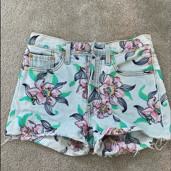 501 Levi High Rise Denim Shorts with bright Floral Embroidery - Picture 4 of 4